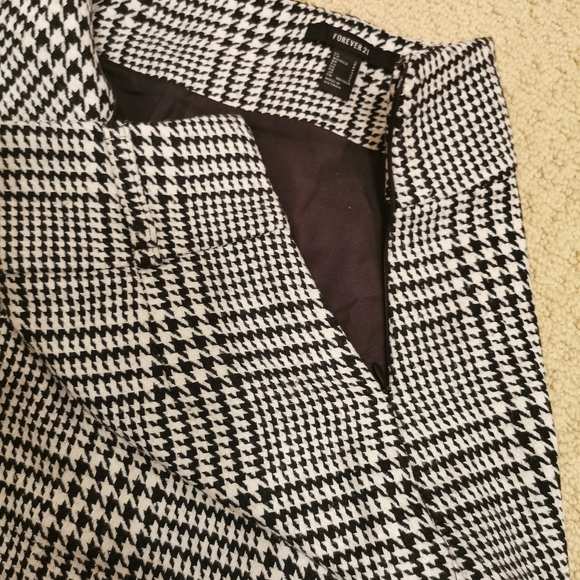 Mini Skirt - Picture 4 of 4